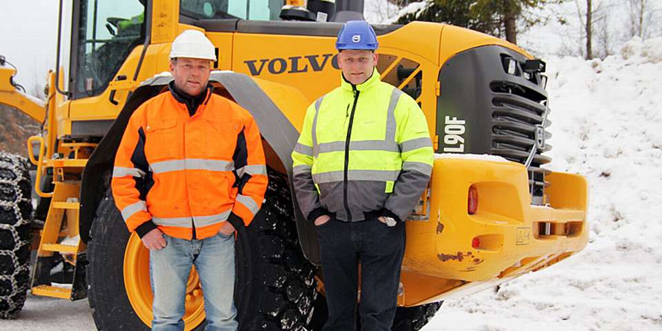 to ansatte i tyreng maskinentreprenør